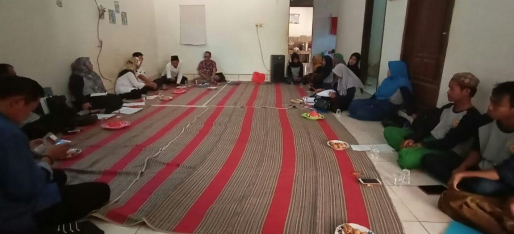 Asosiasi UMKM Jawa timur korwil Madura memberikan pembinaan di kecamatan trageh