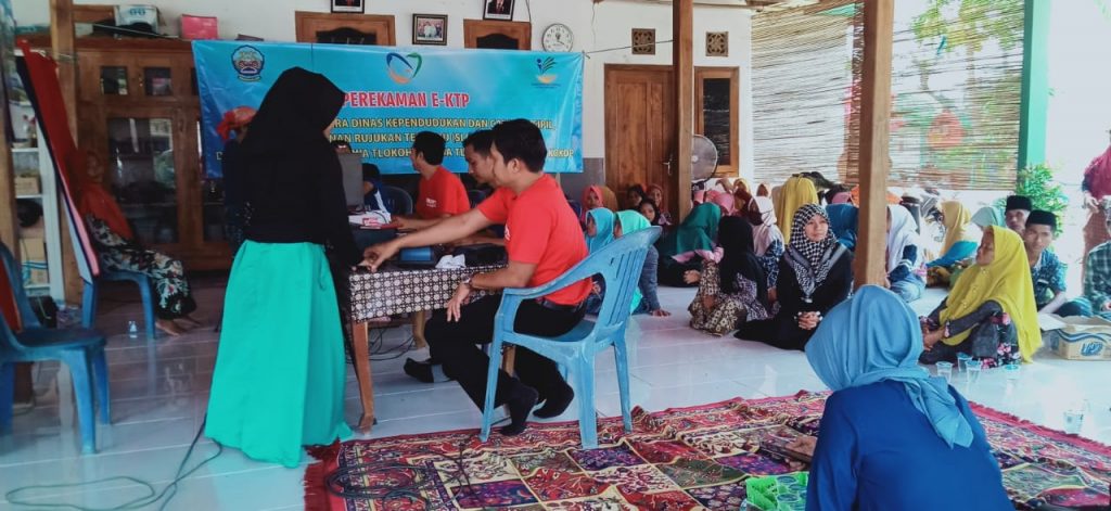 Forum Pemuda Tlokoh Bekerjasama Dengan Disdukcapil, Melakukan Perekaman E-KTP Masal