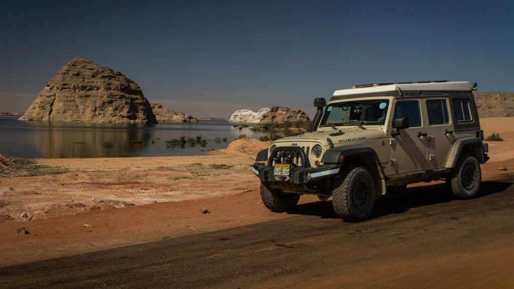 Pria Ini 1000 Hari Jelalah Afrika dengan Jeep Rubicon