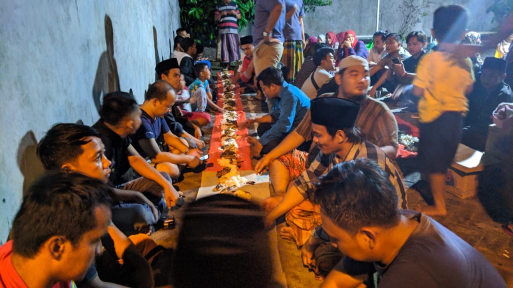 Cara KMI Merayakan Tahun Baru: Bakar Ikan, Pesta Durian dan Nobar ‘Sang Kiai’