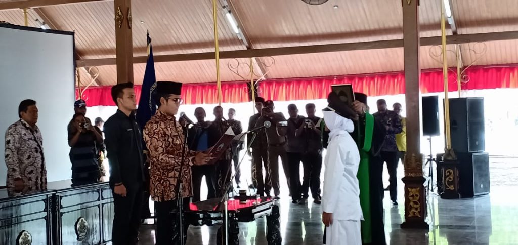 Ini Wanita Cantik Yang Dilantik Ra Latief Sebagai Kades Galis Dejeh