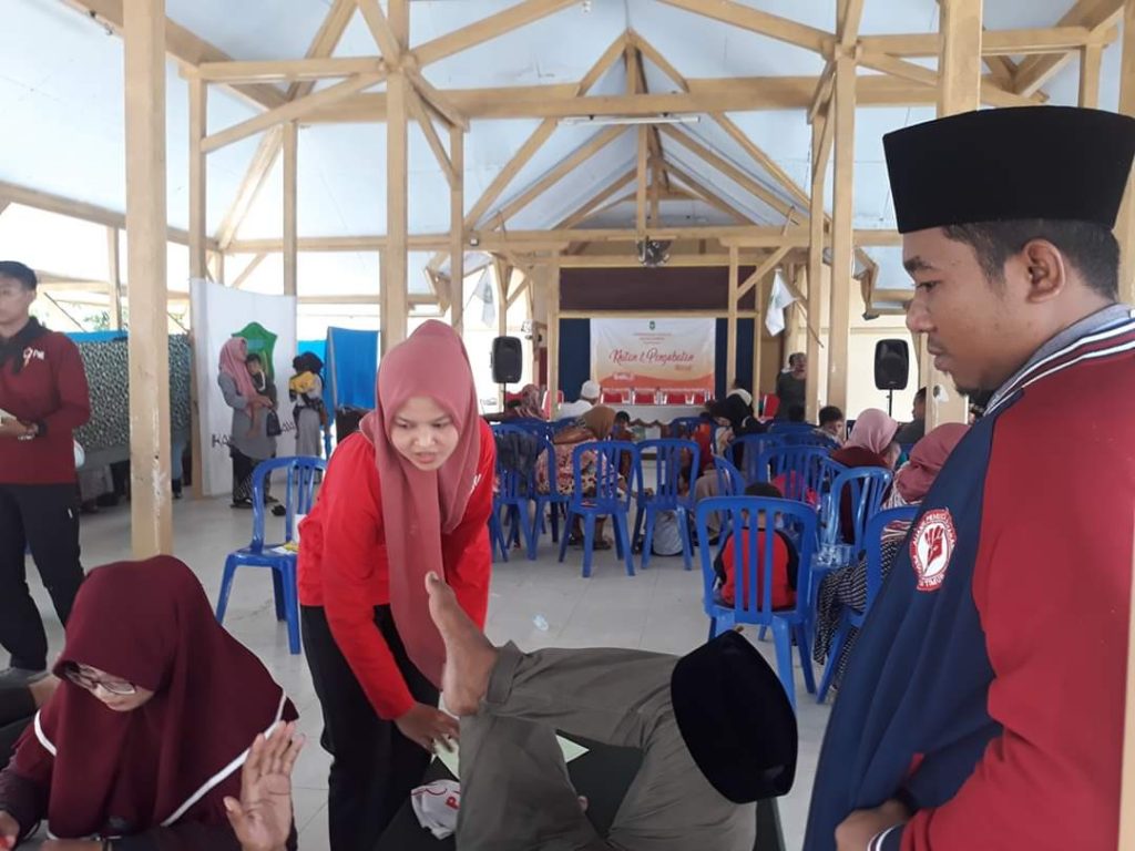 Bina Desa:   Ikamaba Adakan khitan Pengobatan Masal Gratis dan Donor Darah