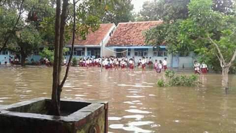 SDN 01 Telagabiru kecamatan Tanjung Bumi Terendam Banjir