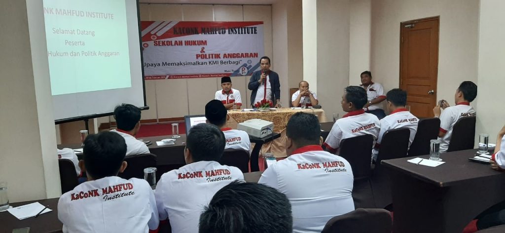 KMI Gelar Sekolah Hukum dan Politik Anggaran