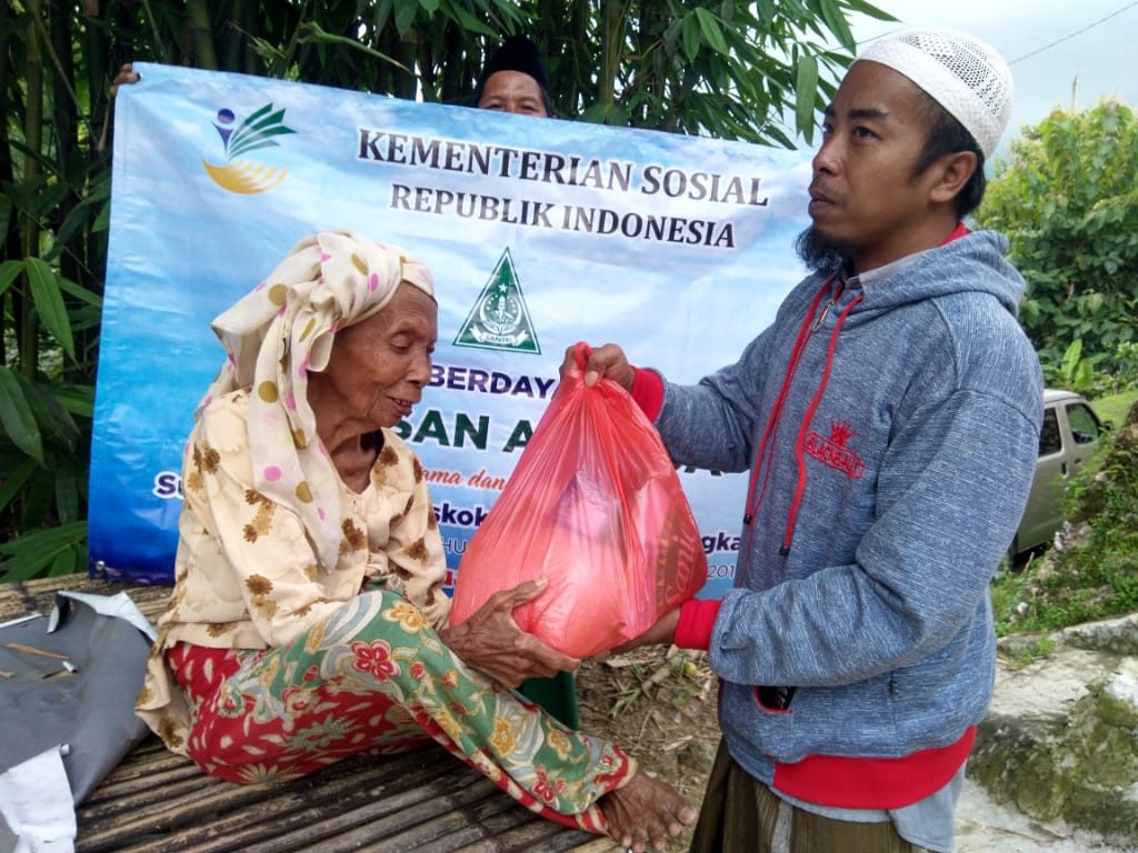 Yayasan Aswaja Salurkan 250 Paket Sembako untuk Masyarakat Pra Sejahtera