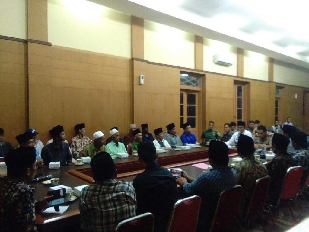 Usai Menyegel TPA, Warga Buluh Temui Bupati Bangkalan