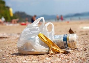 Tepatkah Cukai Plastik untuk Menyelamatkan Lingkungan?