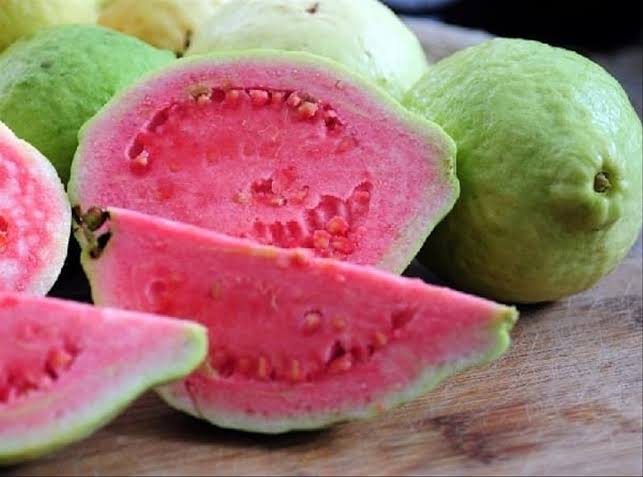 Penelitian Terbaru: Jambu Merah Mengandung Senyawa Penangkal Corona