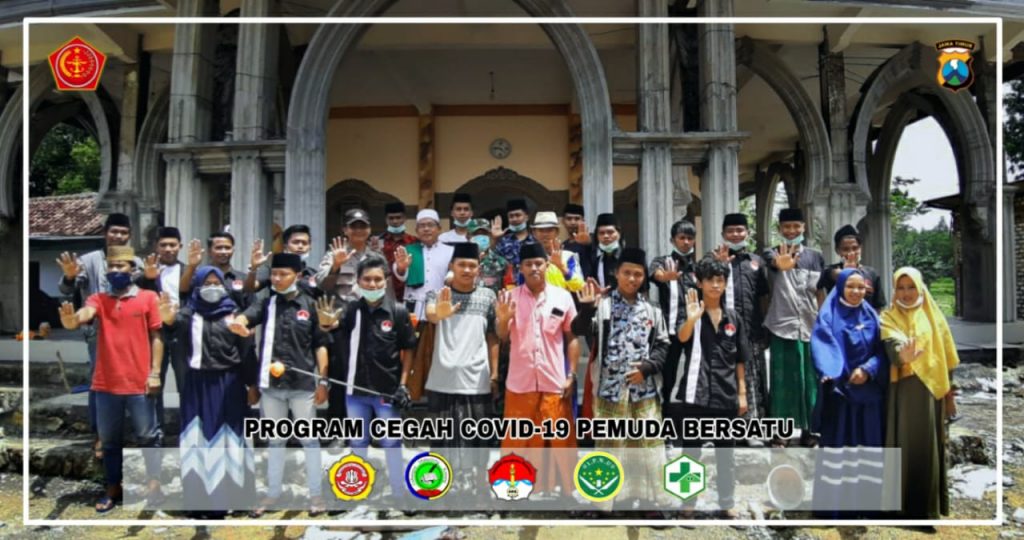Tim Relawan Pemuda Konang, Adakan Penyemprot Disinfektan di Dua Desa