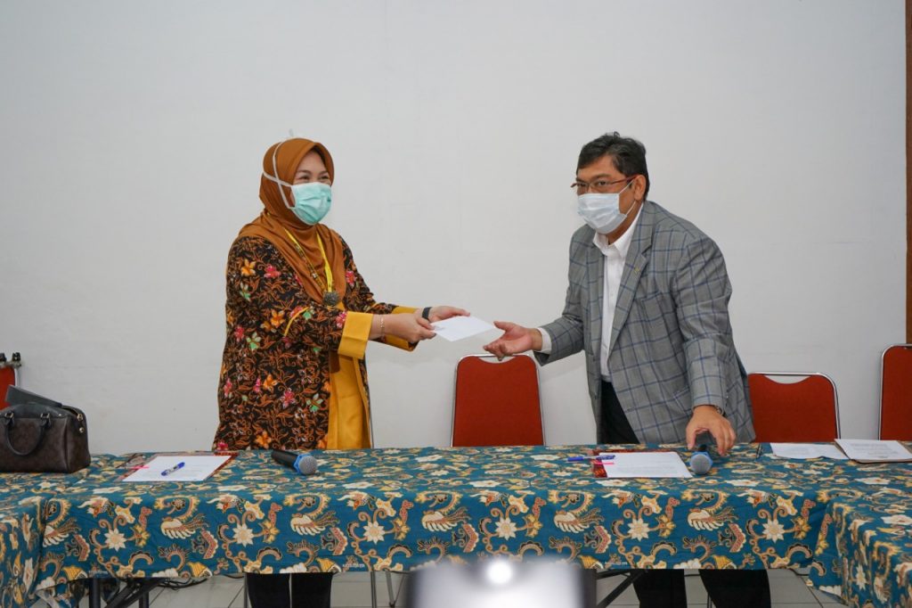 Serahkan Bantuan PCR, Puan: kita  Ingin Tes Corona Makin Cepat dan Akurat
