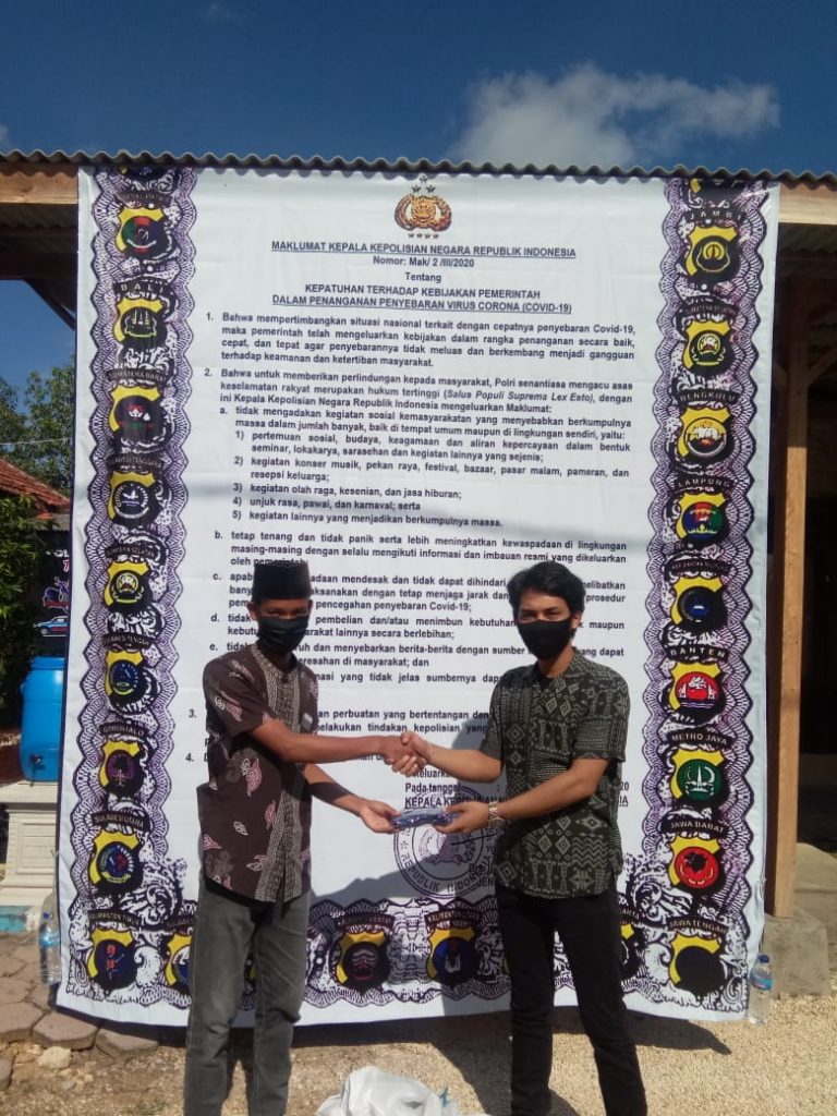 DPRD Serahkan Masker Secara Simbolis Kepada Mahasiswa Kokop