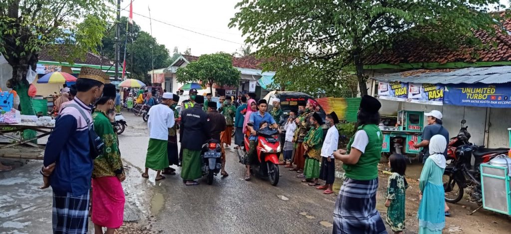 Bagikan masker dan ta’jil, IPNU dan ippnu Konang kerja sama dengan  DPRD Bangkalan Husni Syakur
