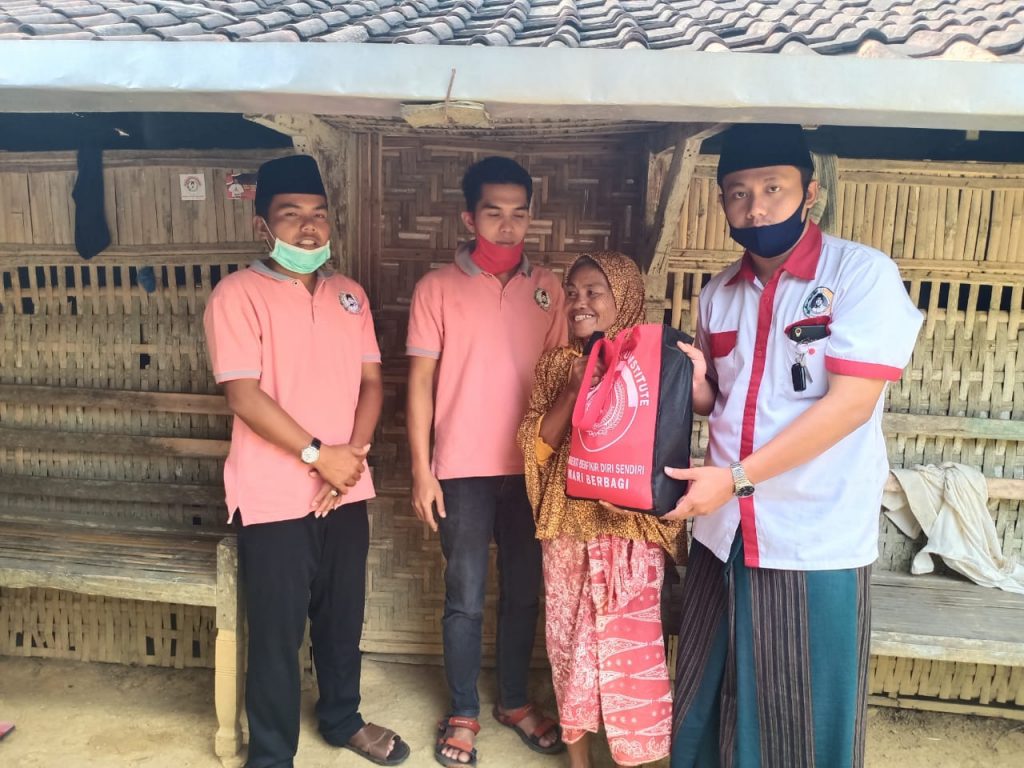 KMI Bekerjasama dengan PMK Bagi-bagi Sembako kepelosok Desa