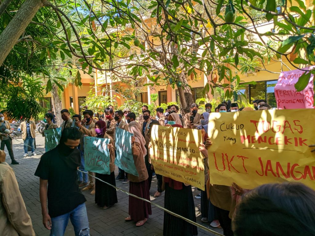 Aliansi Solidaritas Mahasiswa STKIP PGRI Bangkalan Melakukan Aksi Demonstrasi