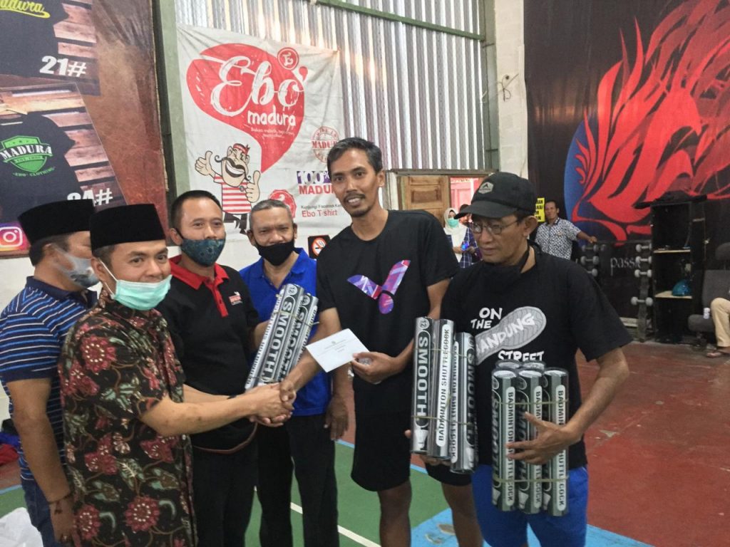 Pecut Semangat Atlet Batminton Bangkalan , KONI Berikan Bantuan dan Uang Pembinaan