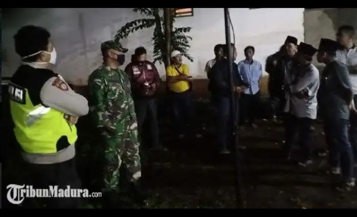 Pagelaran Panggung Hiburan Dangdut di Bubarkan Polri dan TNI di Bangkalan