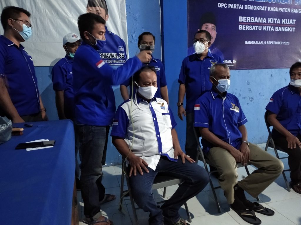 Tujuh Kader Dipecat DPP, Kader Demokrat Bangkalan Aksi Cukur Gundul