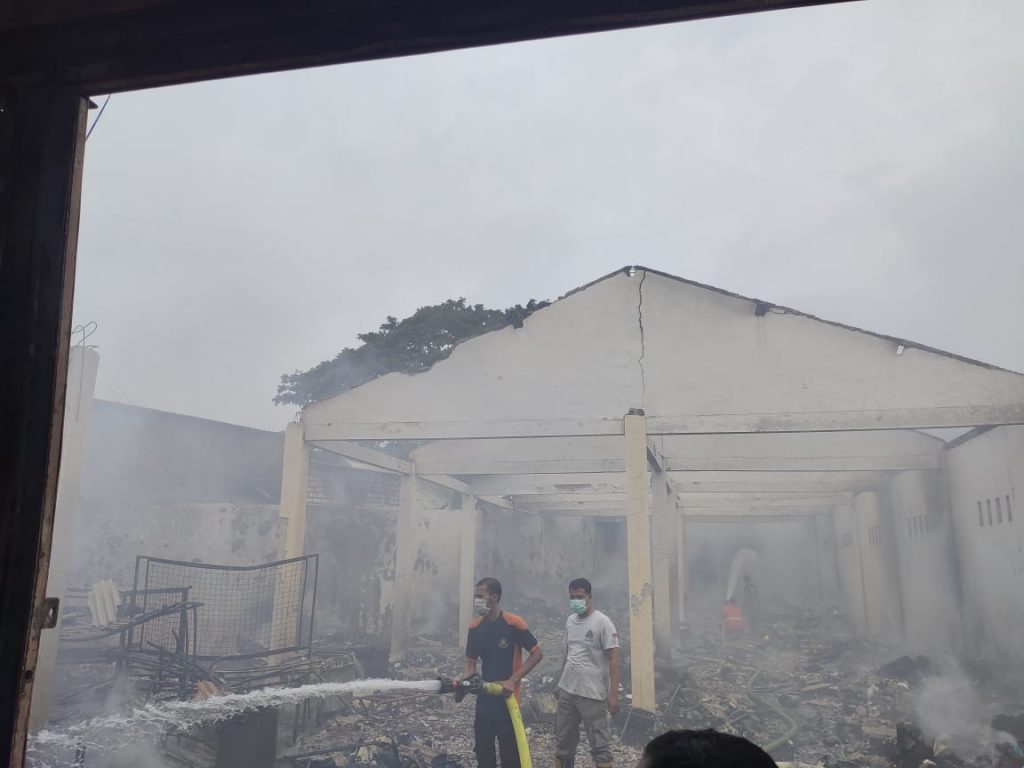 Gudang Exindo Cargo Terbakar, Kerugian Ditaksir Mencapai 2 milliar