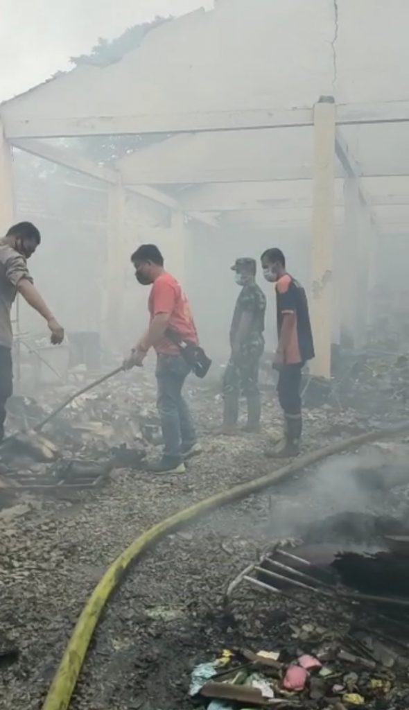 Gudang Ekspedisi di Pasar Kwanyar Terbakar