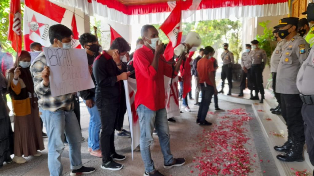 Janji Politik Dinilai Banyak Tidak Terlaksana, GMNI Demo Pemkab Bangkalan