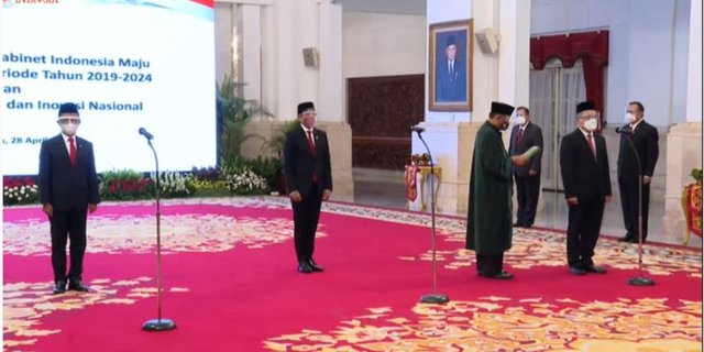 Jokowi Lantik Nadiem Makarim dan Bahlil Lahadalia