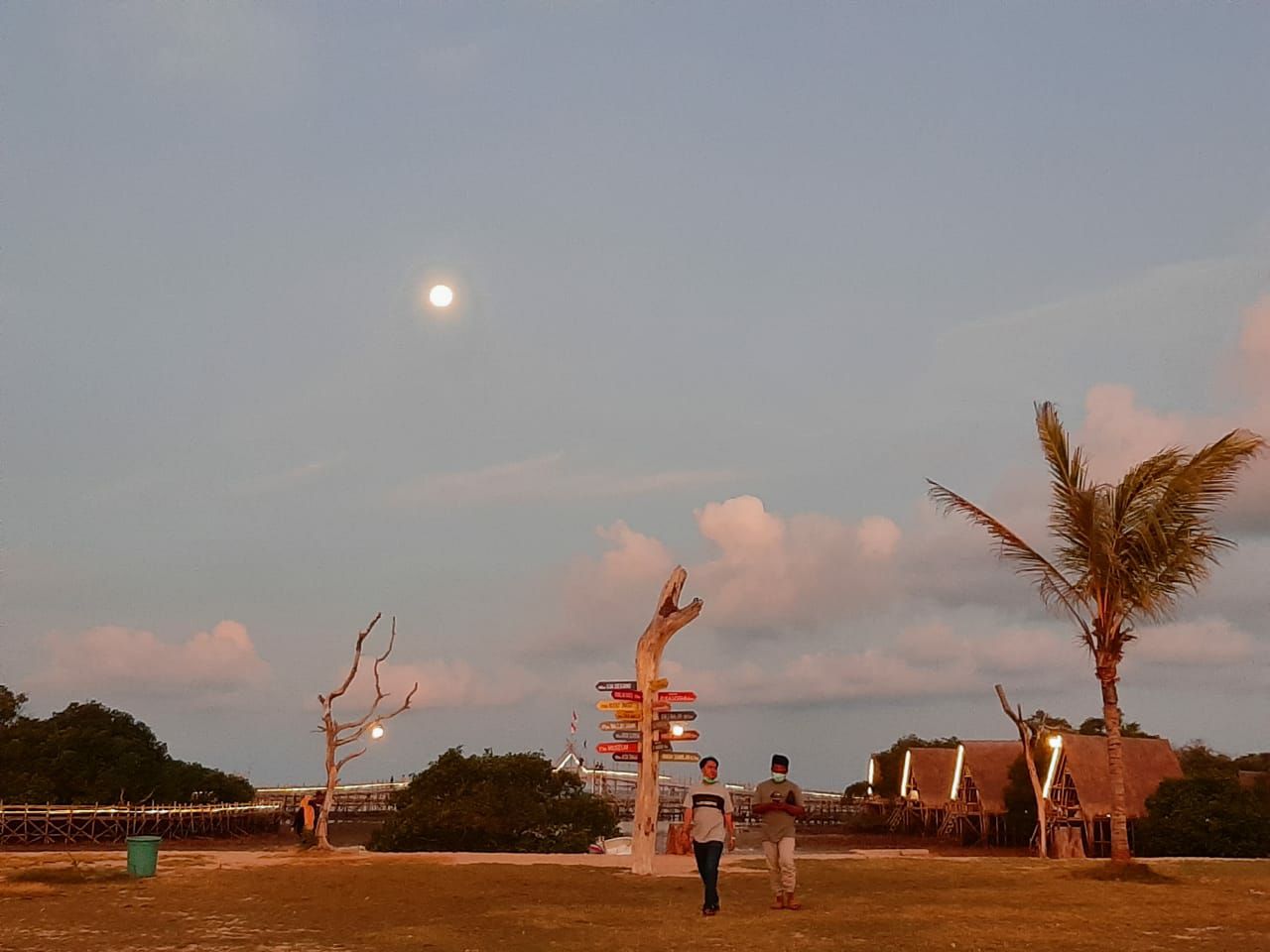 Indahnya Berwisatwan di Pantai e-Kasoghi, Bisa Lihat Gerhana Bulan Langsung