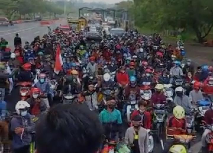 Brekingnews, Ratusan Orang Madura Bersiap Demo Wali Kota Surabaya, Mereka Kini Sudah di Suramadu