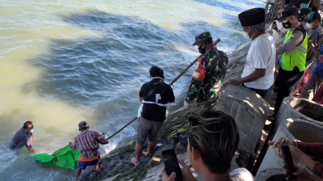 Ada Bata Paving Dalam Ransel Milik Mayat yang Ditemukan di Perairan Suramadu