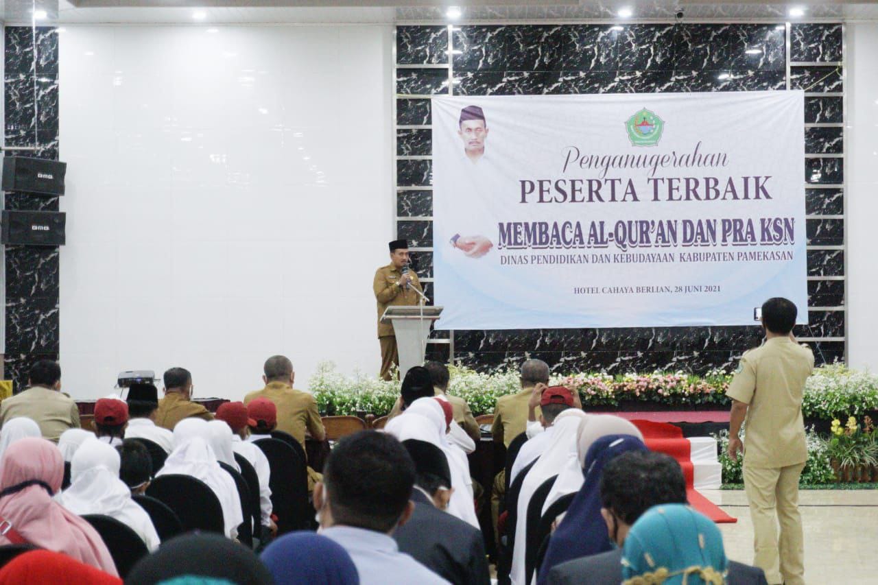 Disdikbud Pamekasan Beri Penghargaan Peserta Terbaik Membaca Al-Qur’an dan Pra KSN