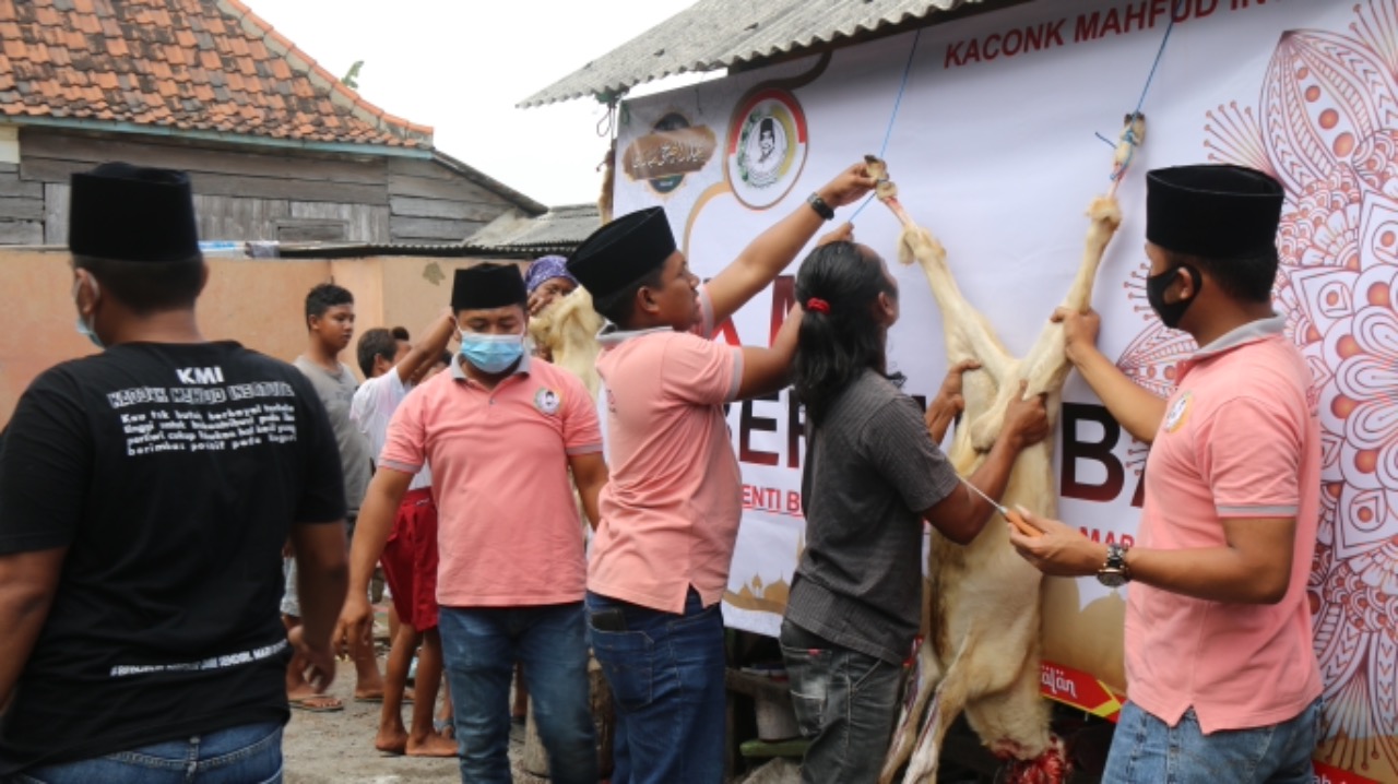 Keseruan KMI Berkurban di Kampung  Nelayan Kamal