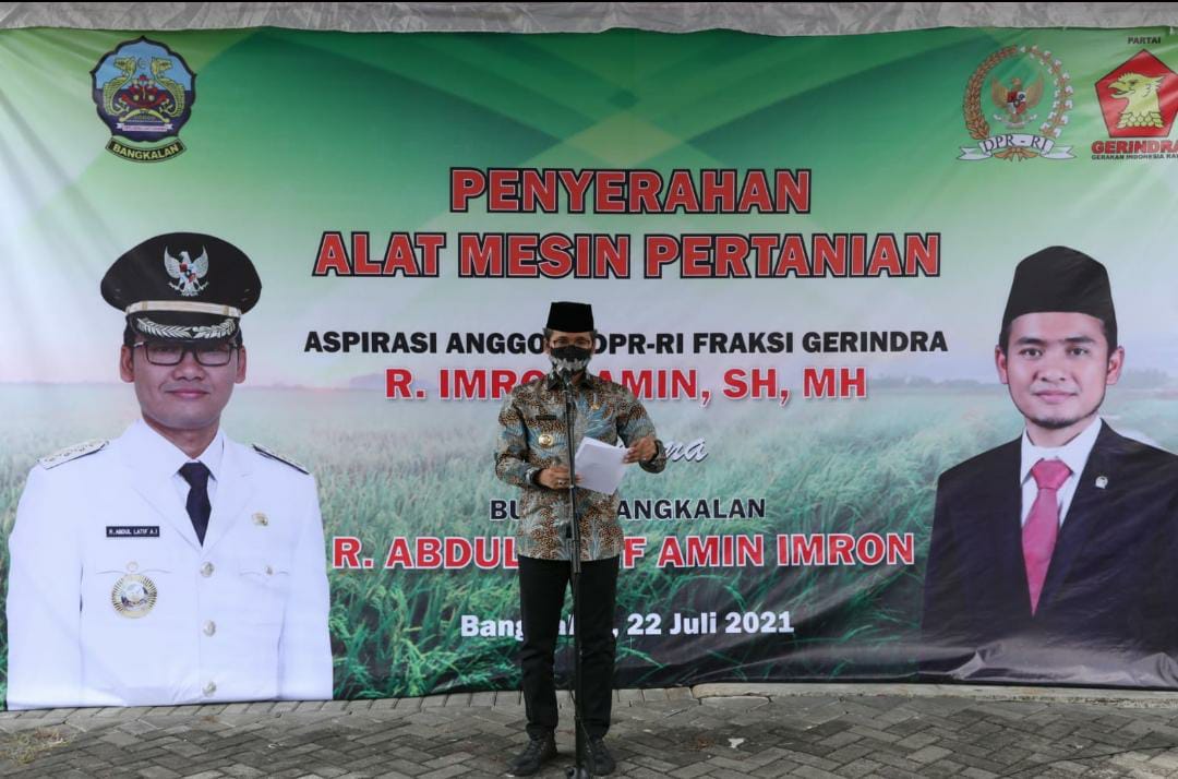 Buah Aspirator R Imron Amin, Ratusan Poktan di Bangkalan Terima Bantuan Alsintan