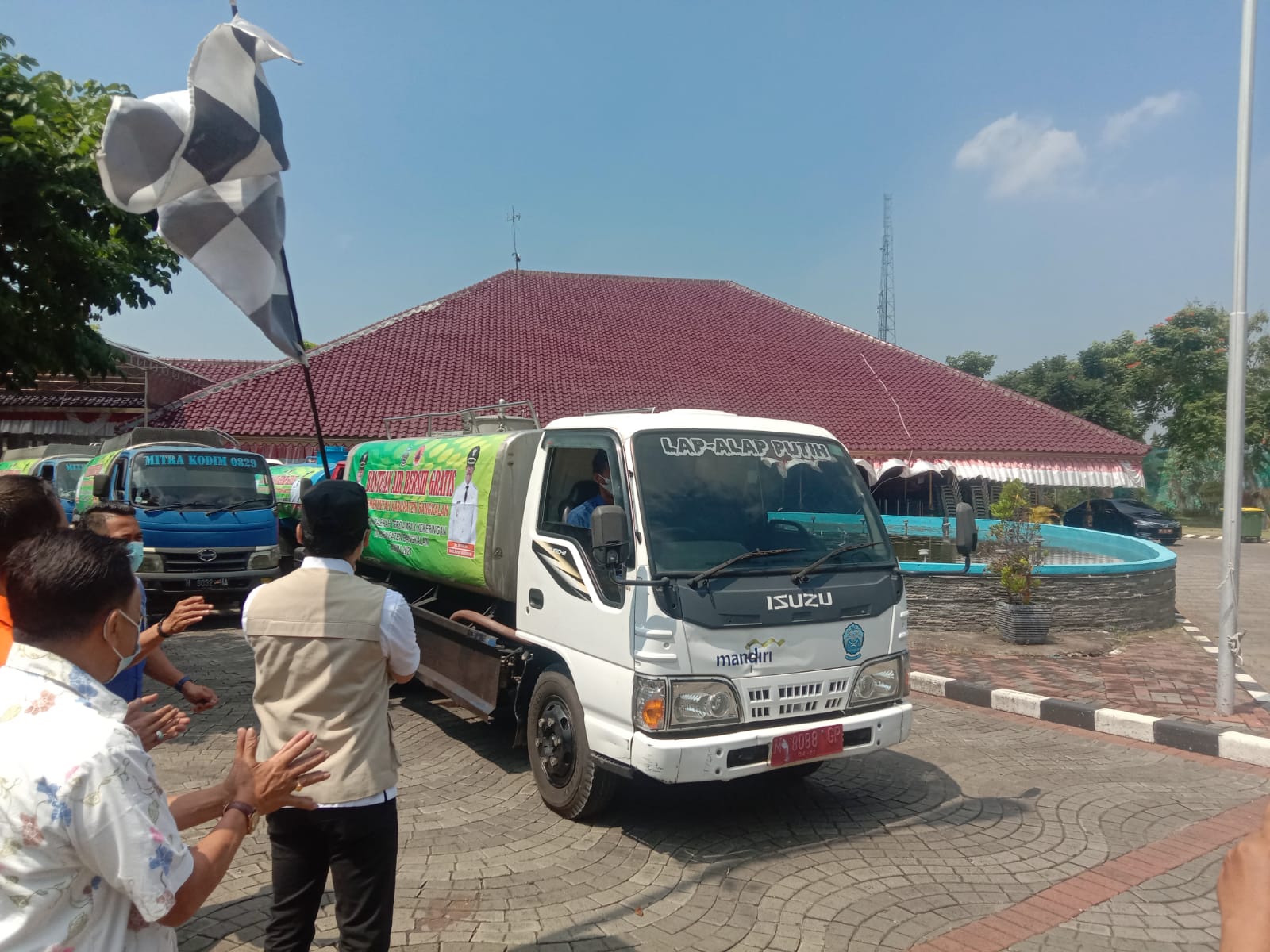 35 Desa di Bangkalan Mengalami Kekeringan, 5 Armada Tangki Mulai di Berangkatkan