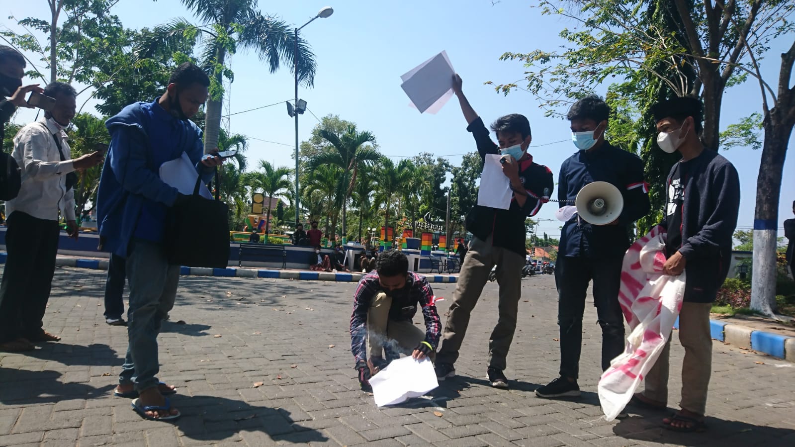 Kinerja Dinilai Buruk, Mahasiswa Tuntut Bupati Sampang Mundur