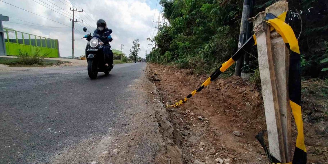 Proyek Pelebaran Jalan Sampang- Ketapang Tuai Sorotan