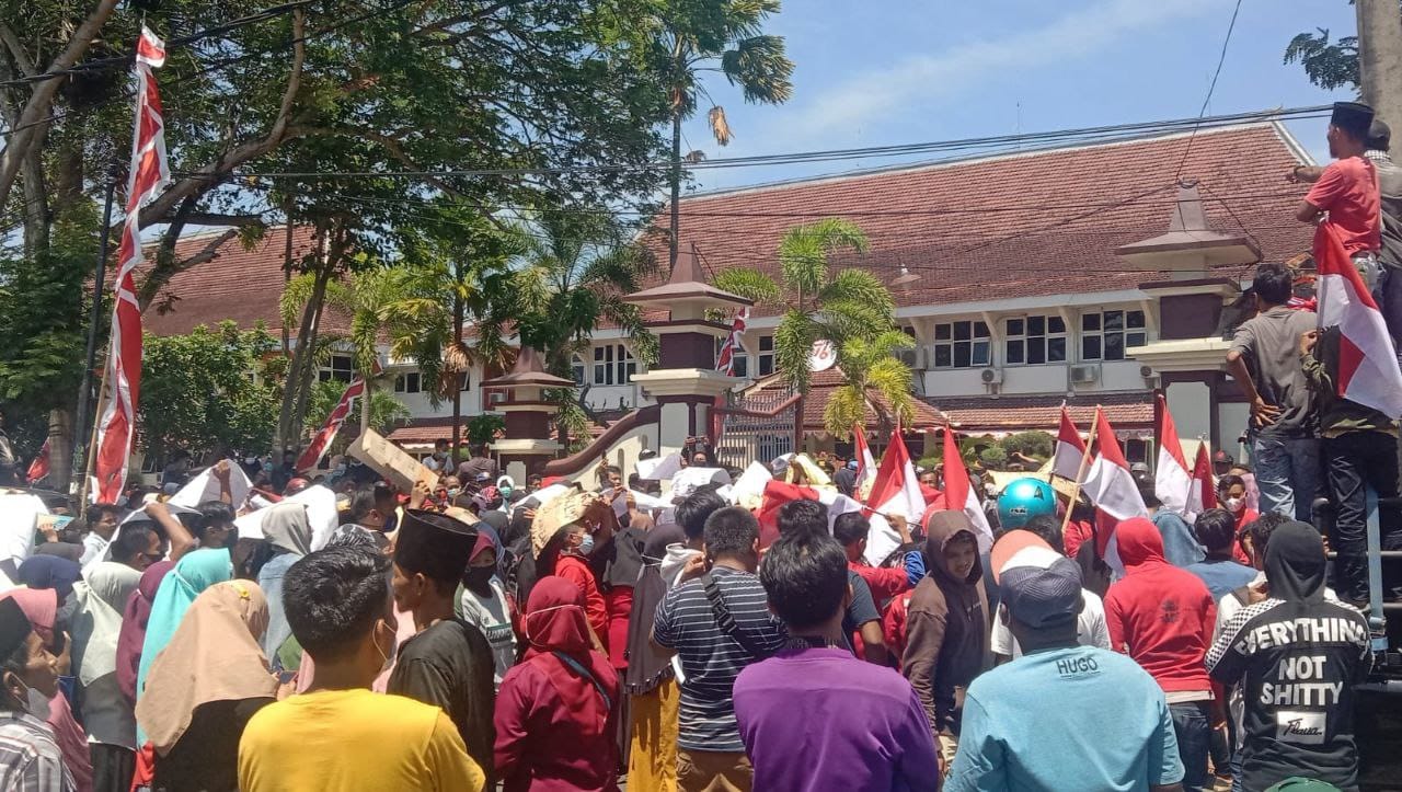 Ribuan Buruh Rokok Pamekasan Demo, Nuntut BLT Segera Dicairkan