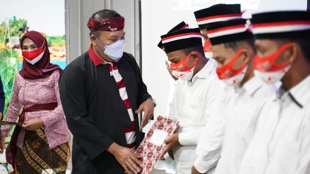Bupati Serahkan Remisi untuk 174 Napi di Sampang