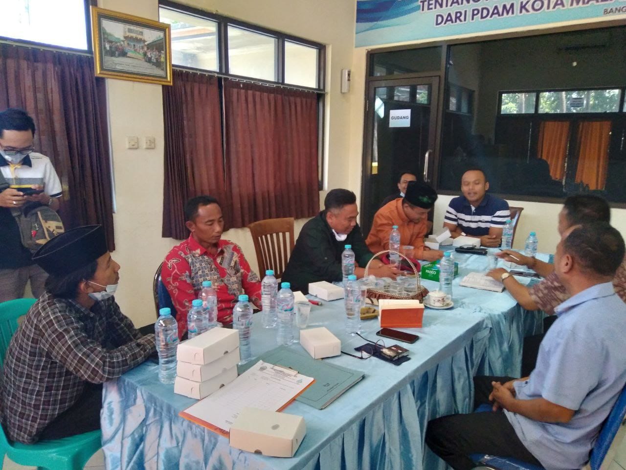 Warga Konang “Geruduk” Kantor PDAM Bangkalan, Ini Masalahnya!