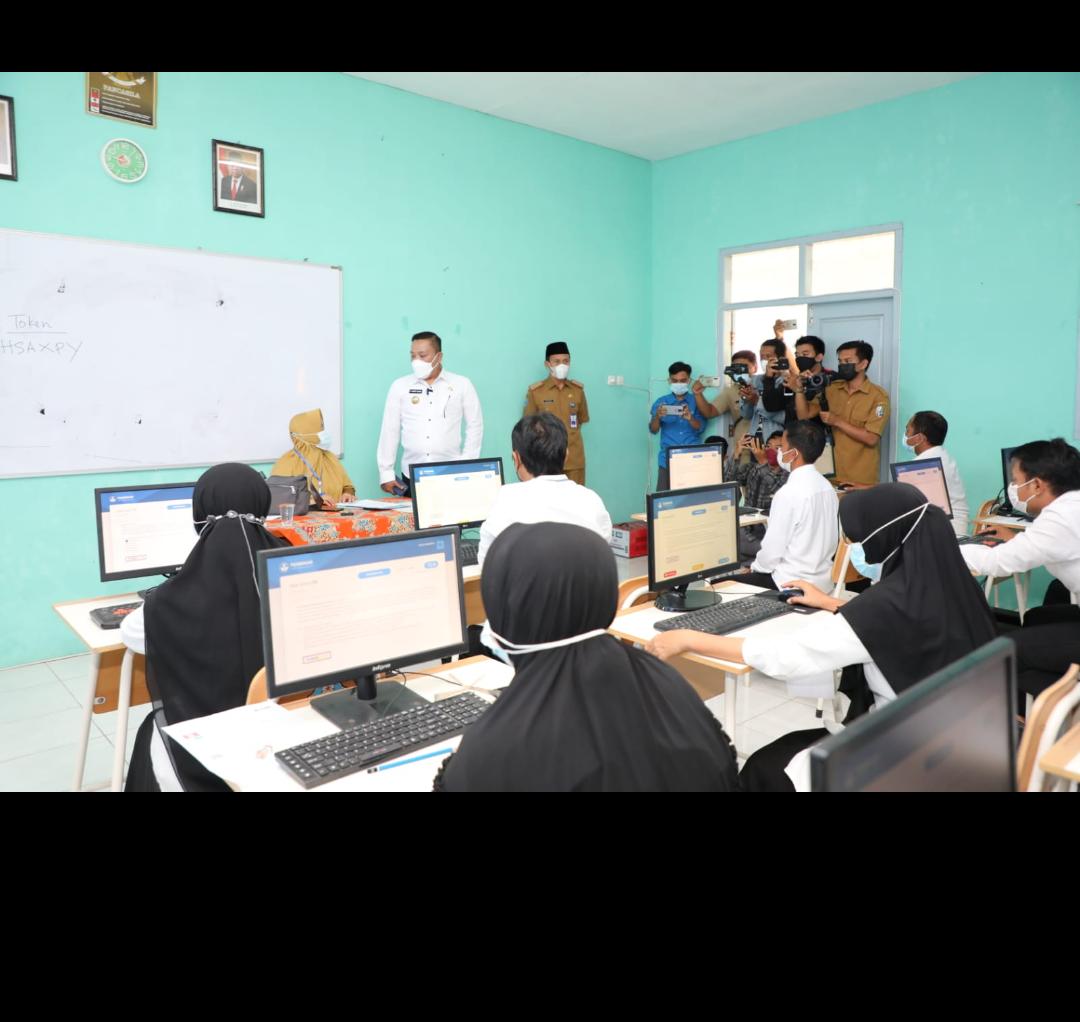 Bupati Sampang Tinjau Seleksi CPNS 2021