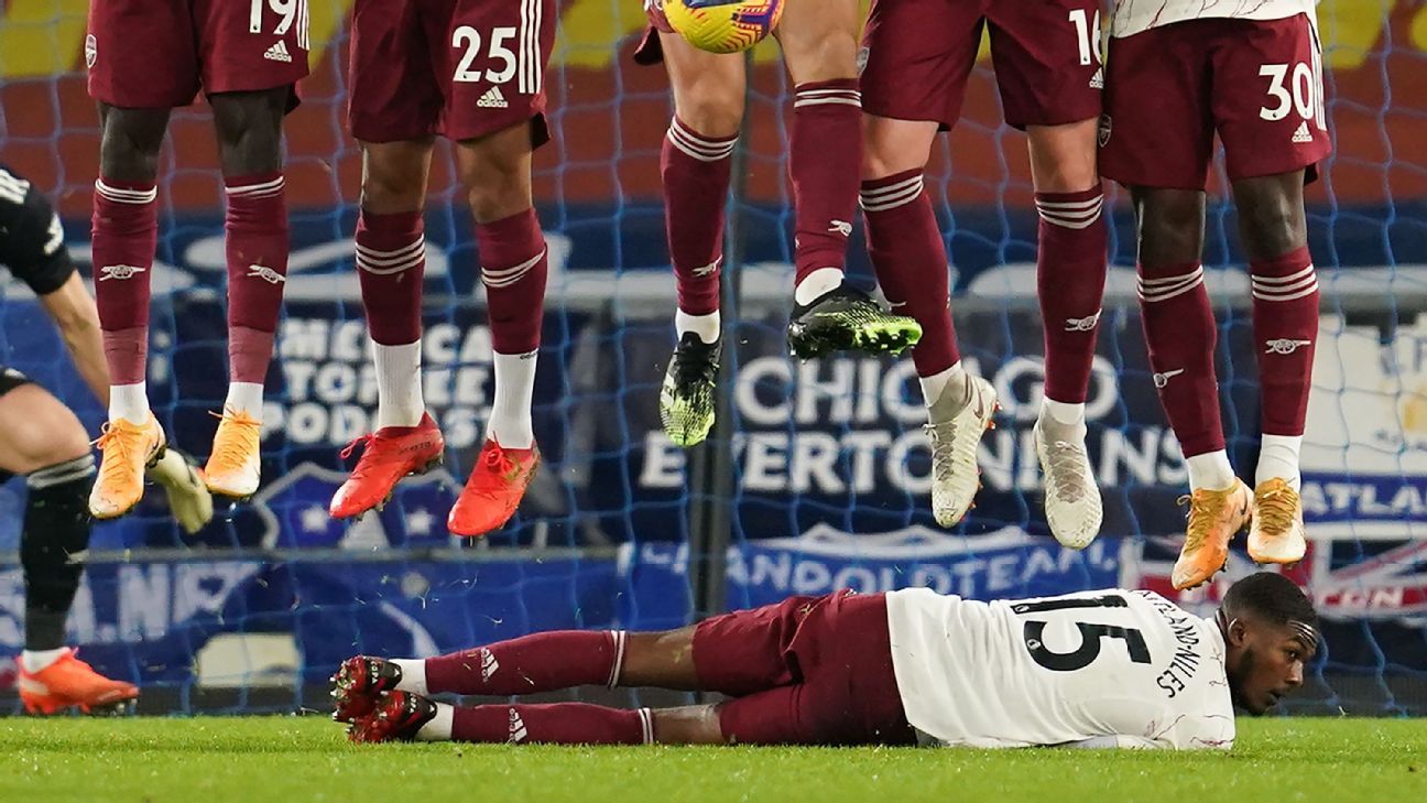 Gara-gara Low Freekick Ronaldinho, Lahirlah Teknik Berbaring di Belakang Pagar Betis