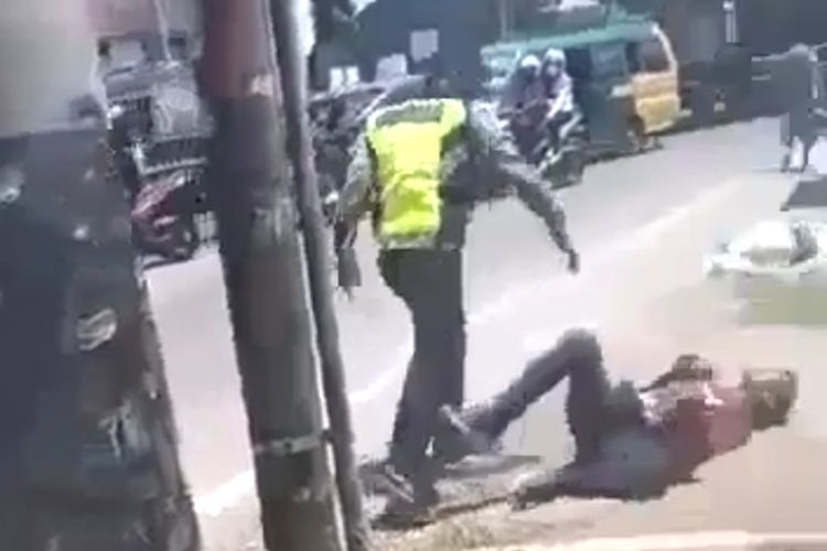 Setelah Tanggerang, Viral Video Polisi Pukul Pemotor, Begini Kronologinya