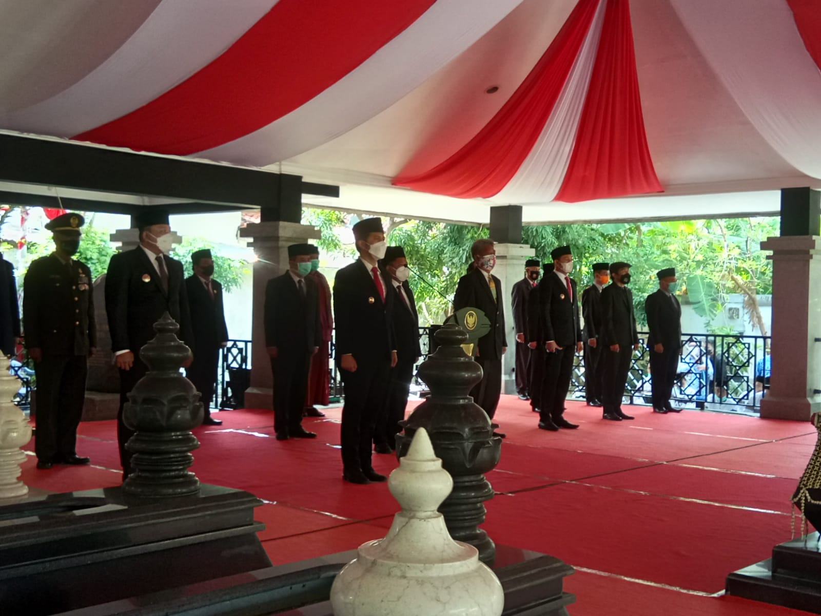 HUT ke 76 Jatim, Emil Dardak ke Sampang, Ziarahi Makam Inisiator Jembatan Suramadu