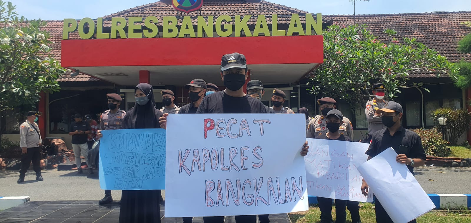 Gelar Aksi Diam, HMPB Ingatkan Polres Bangkalan Soal Maraknya Aksi Kriminalitas
