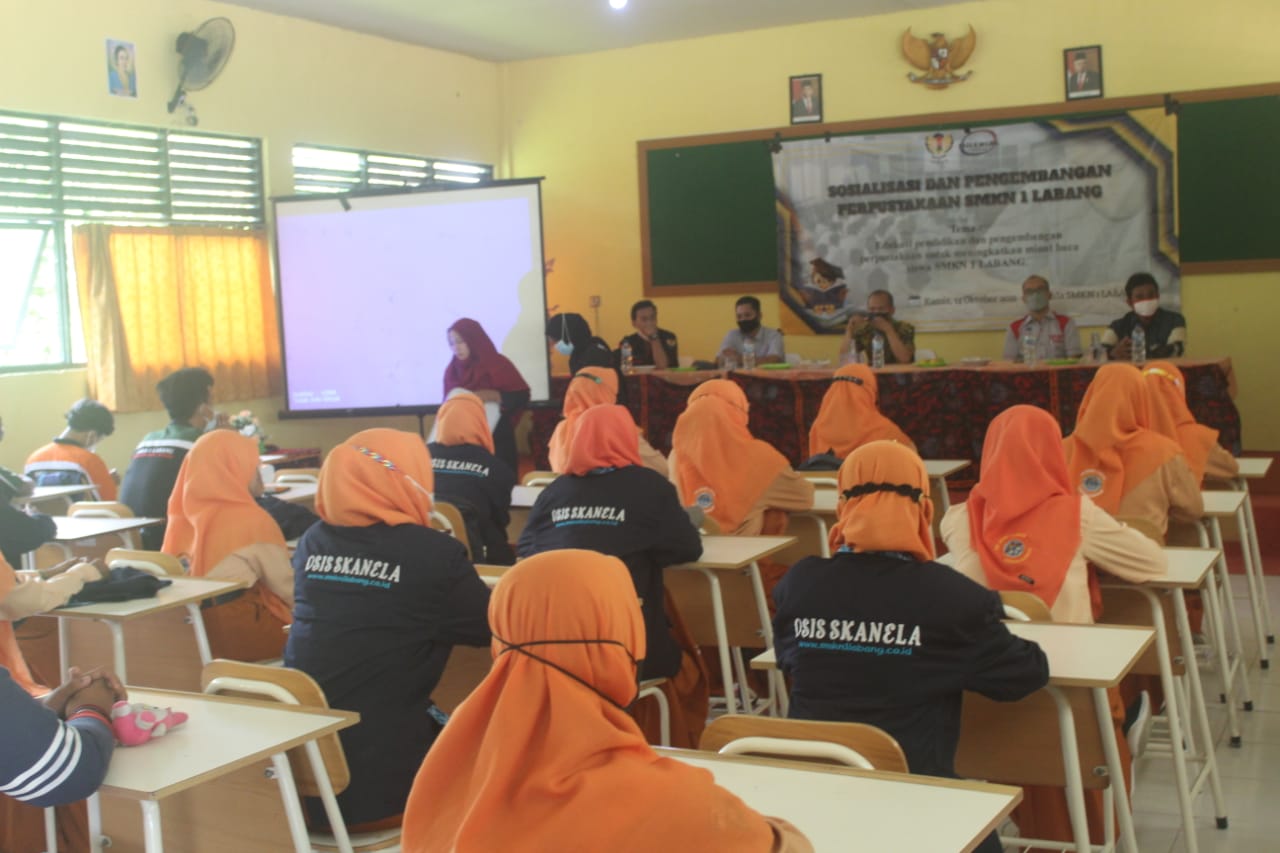 Edukasi Pendidikan Untuk Meningkatkan Minat Baca Siswa, di SMKN 1 Labang