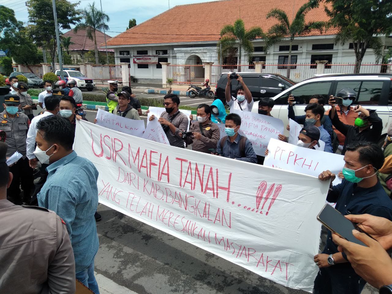 Tolak Pembatalan NIB, Kantor ART/BPN Bangkalan Didemo