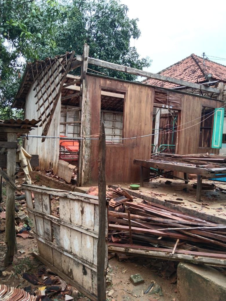 Angin Kencan Ambrukkan Rumah dan Kandang Ayam di Tanjung Bumi