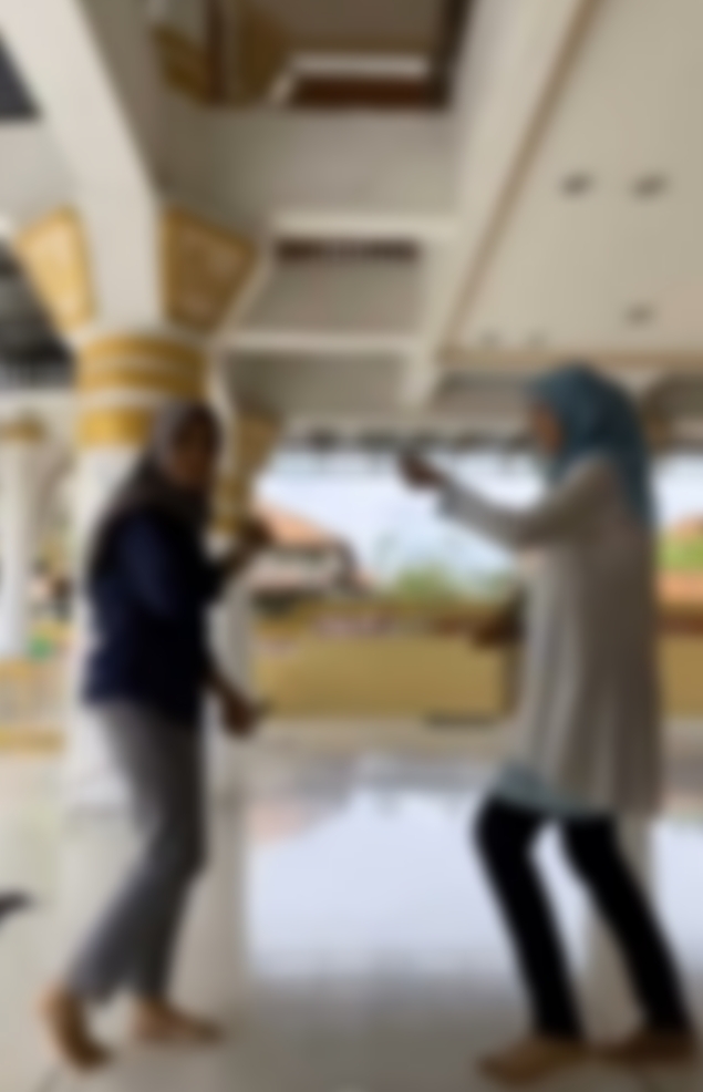 Video Dua Wanita Cantik Joget TikTok di Masjid Sampang Viral