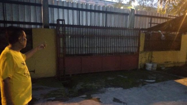 Satu Keluarga di Surabaya Bingung, Jalan Keluar Masuk Ditembok Tetangga