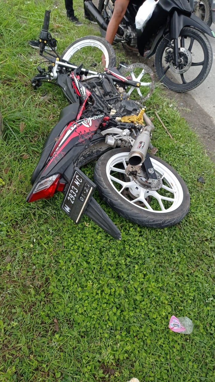 Ngebut, Pelajar di Sampang Seruduk Truk, Alami Gagar Otak