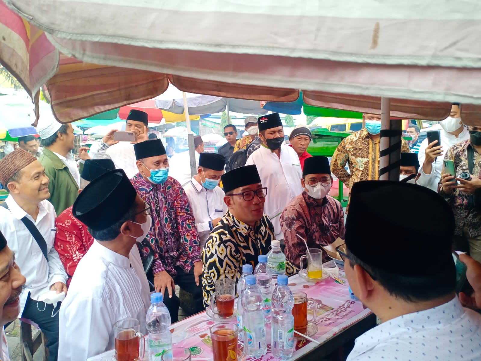 Ridwan Kamil ke Bangkalan: Ziarah dan Makan Sate di Martajesah