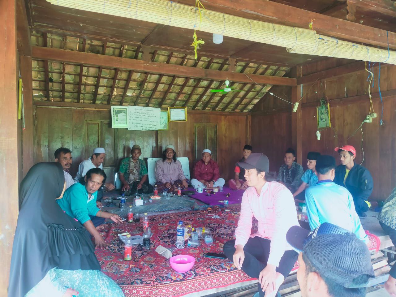 Terus-terusan Dikritik, Kepala PDAM Konang Akhirnya Temui Warga, Janji Satu Bulan Keluhan Selesai